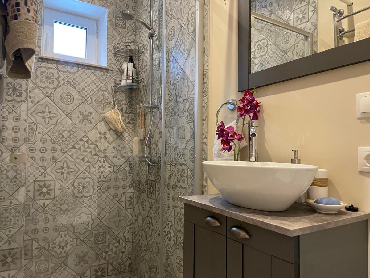 Pristine 1Br Apt In City Center W/ Patio And Parking Riga Exterior foto